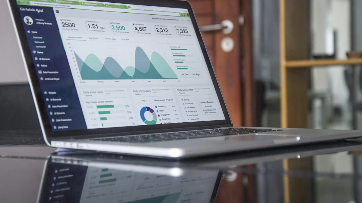 B2B SaaS pricing table tier comparison UX decoy pricing 2026