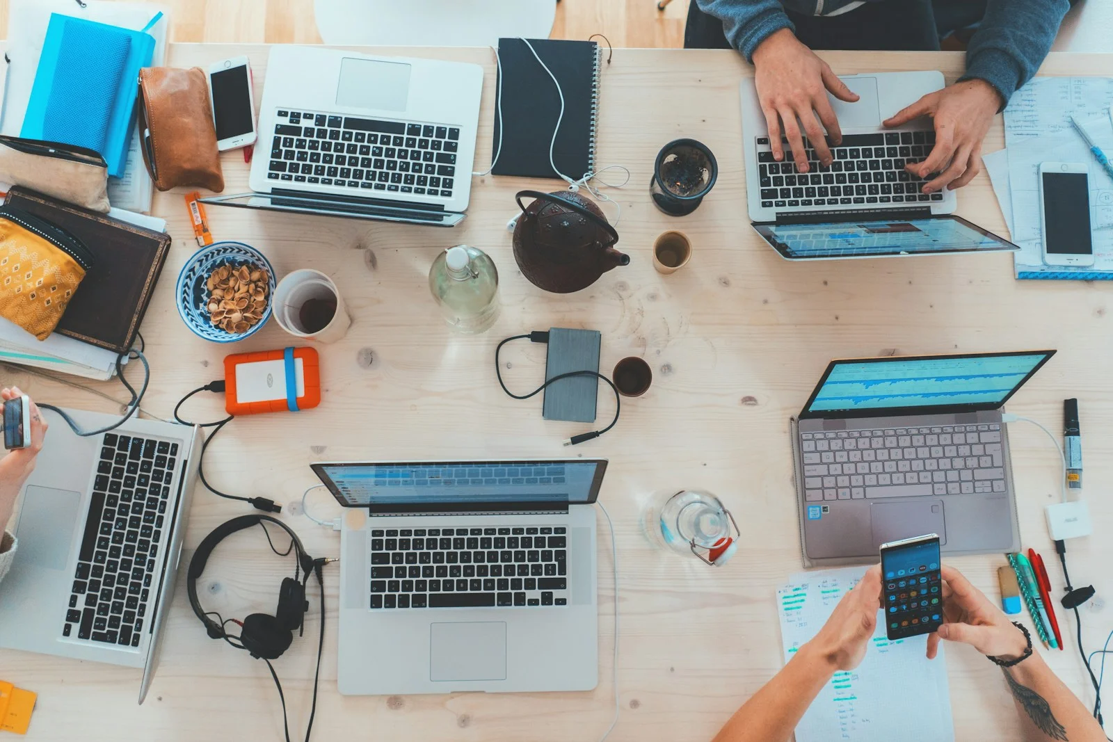 Modern software product team designing high conversion onboarding checklist experiences